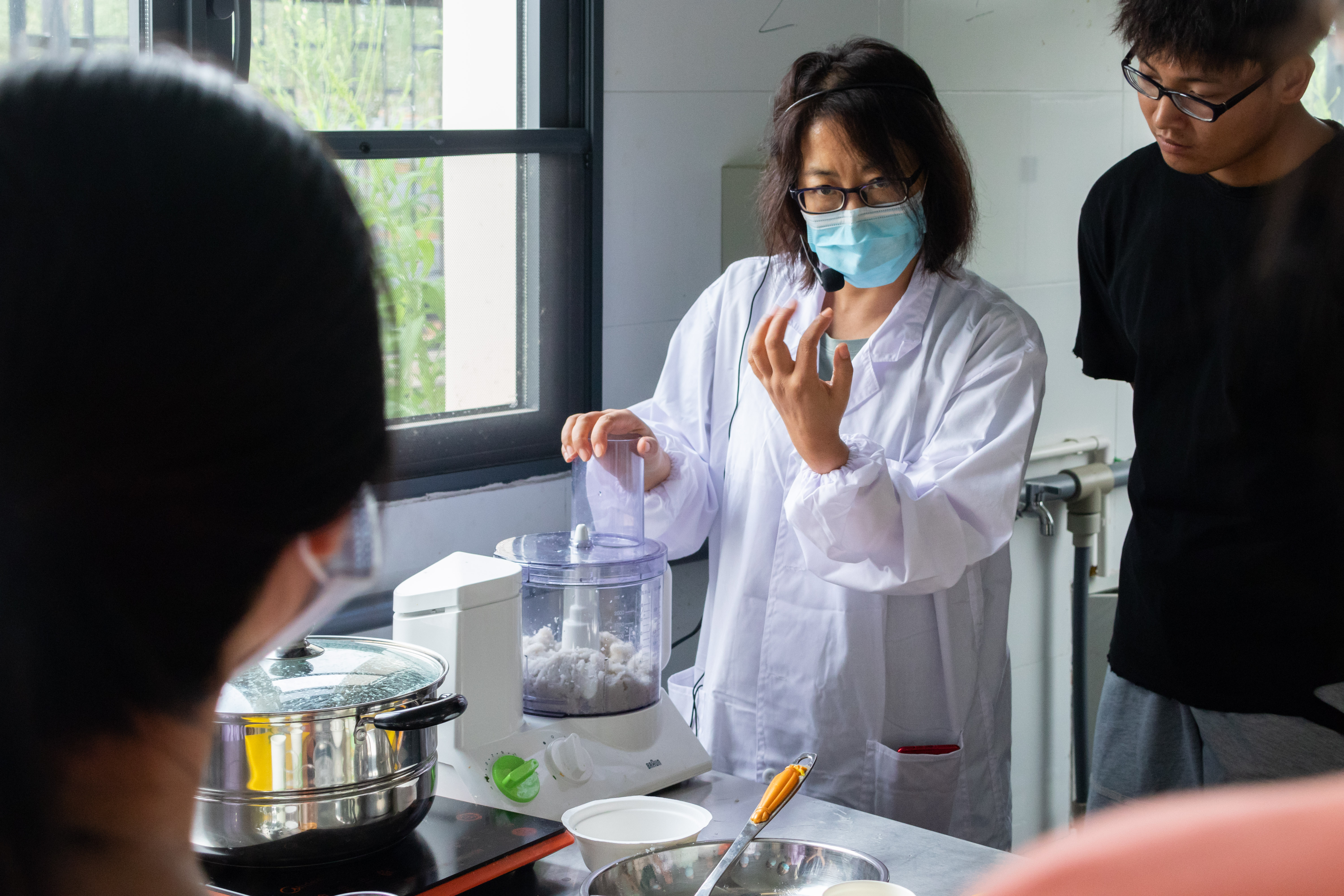 91吃瓜网
张秀杰老师向新生介绍“空擂法”（学通社记者 周丹丹 摄）